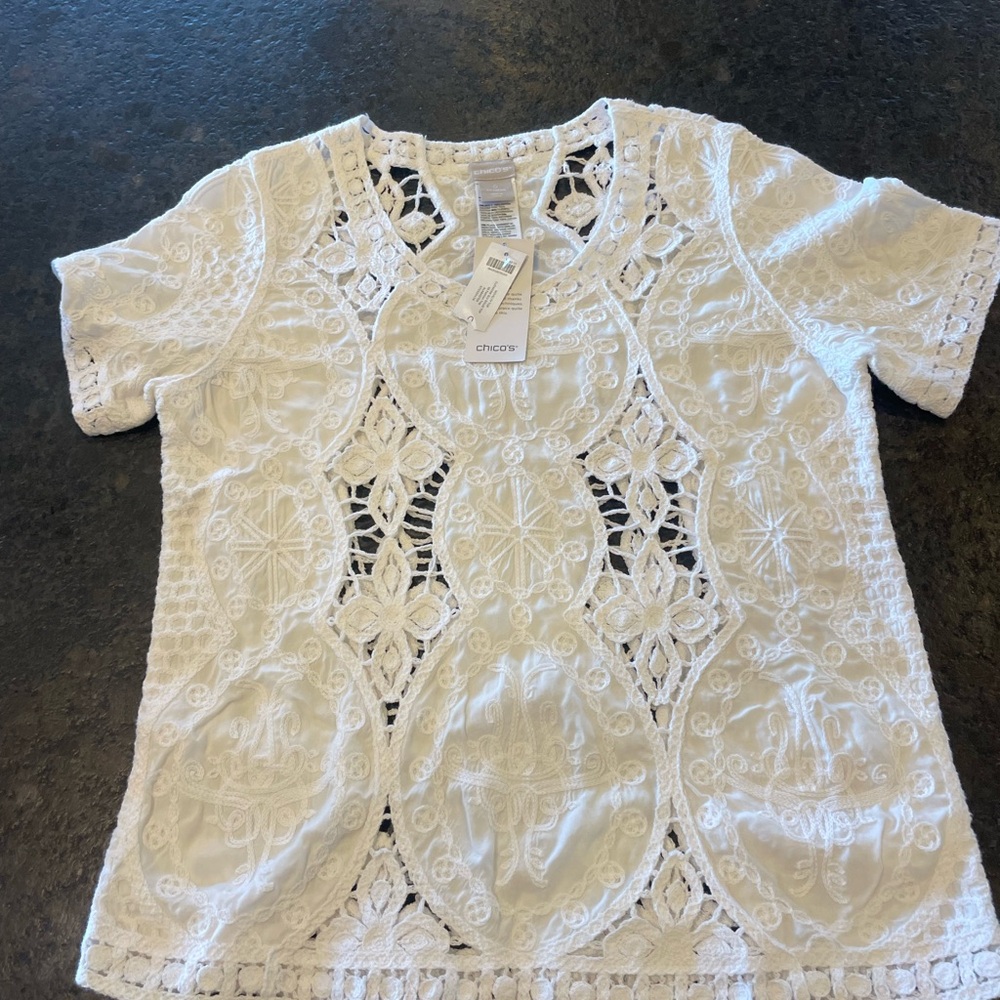 Chico's cut top in alabaster- NWT